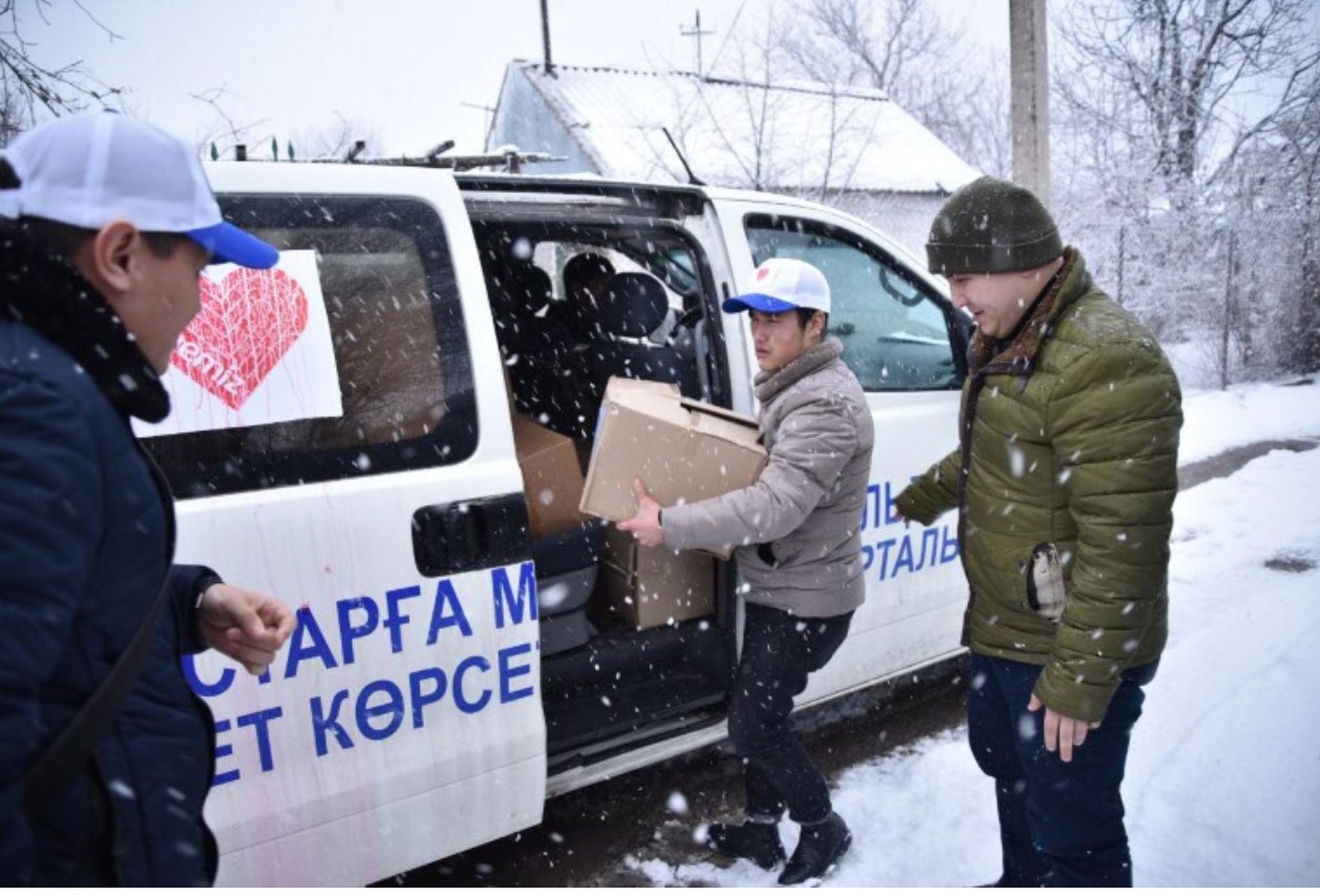 Шымкенттегі әлеуметтік көмекке мұқтаж 50 отбасыға азық-түлік себеттері таратылды