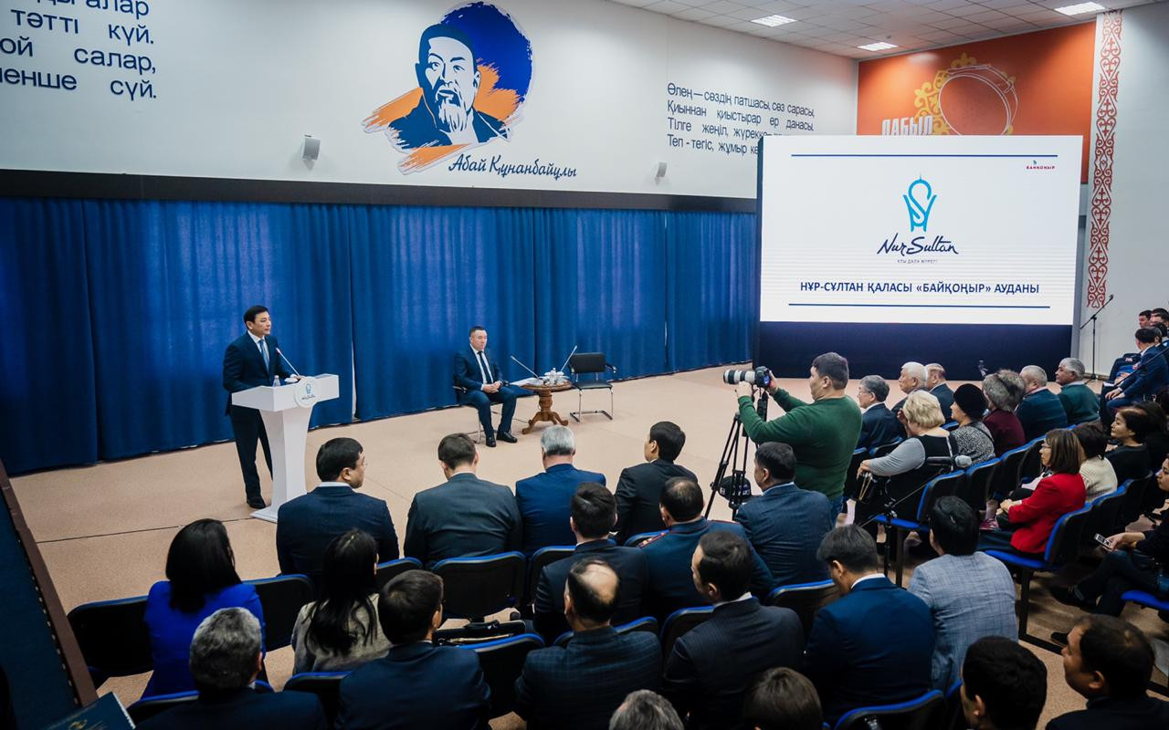 Алтай Көлгінов Байқоңыр ауданының тұрғындарымен кездесті