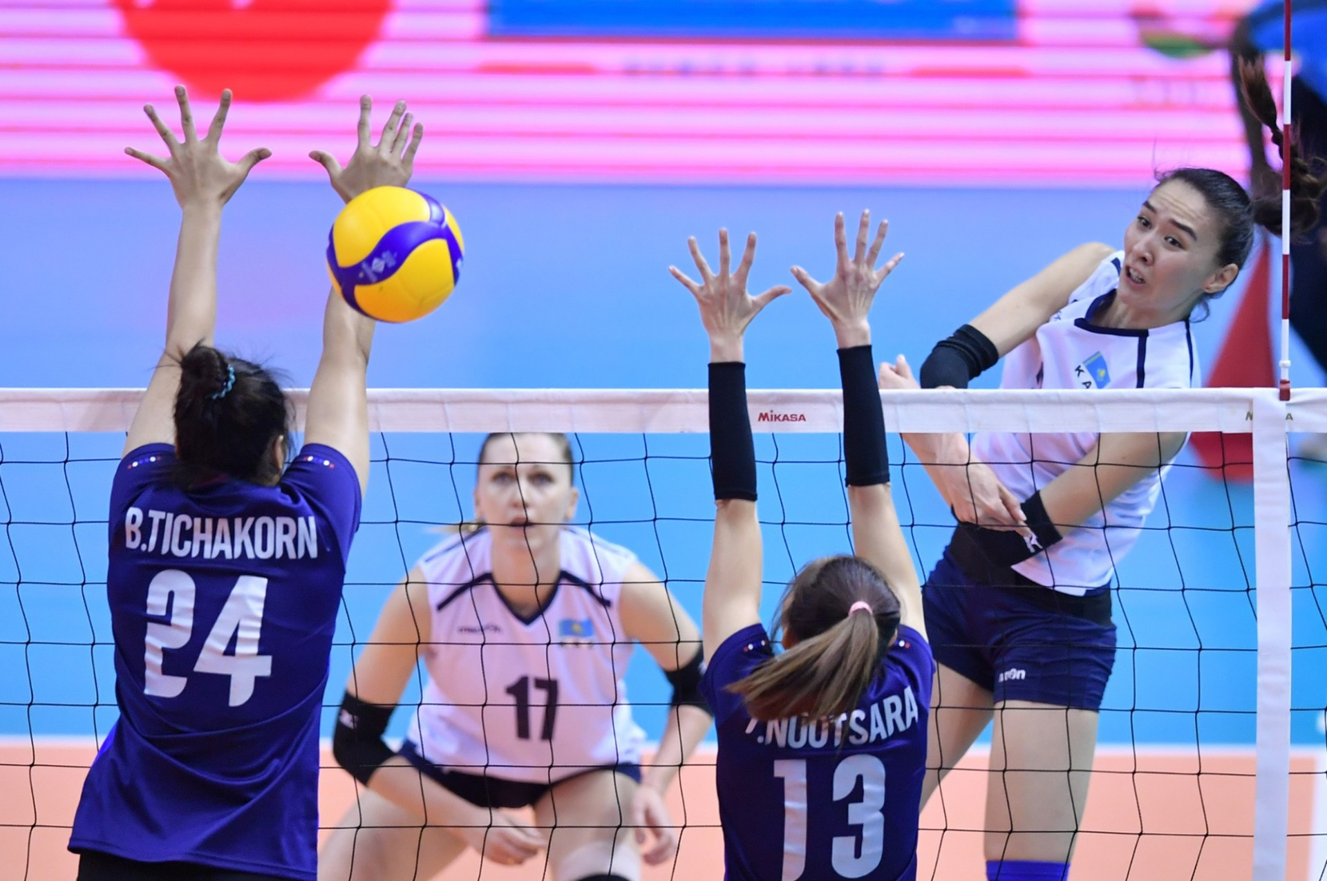 Волейбол: Ел чемпионаты жалғасуда