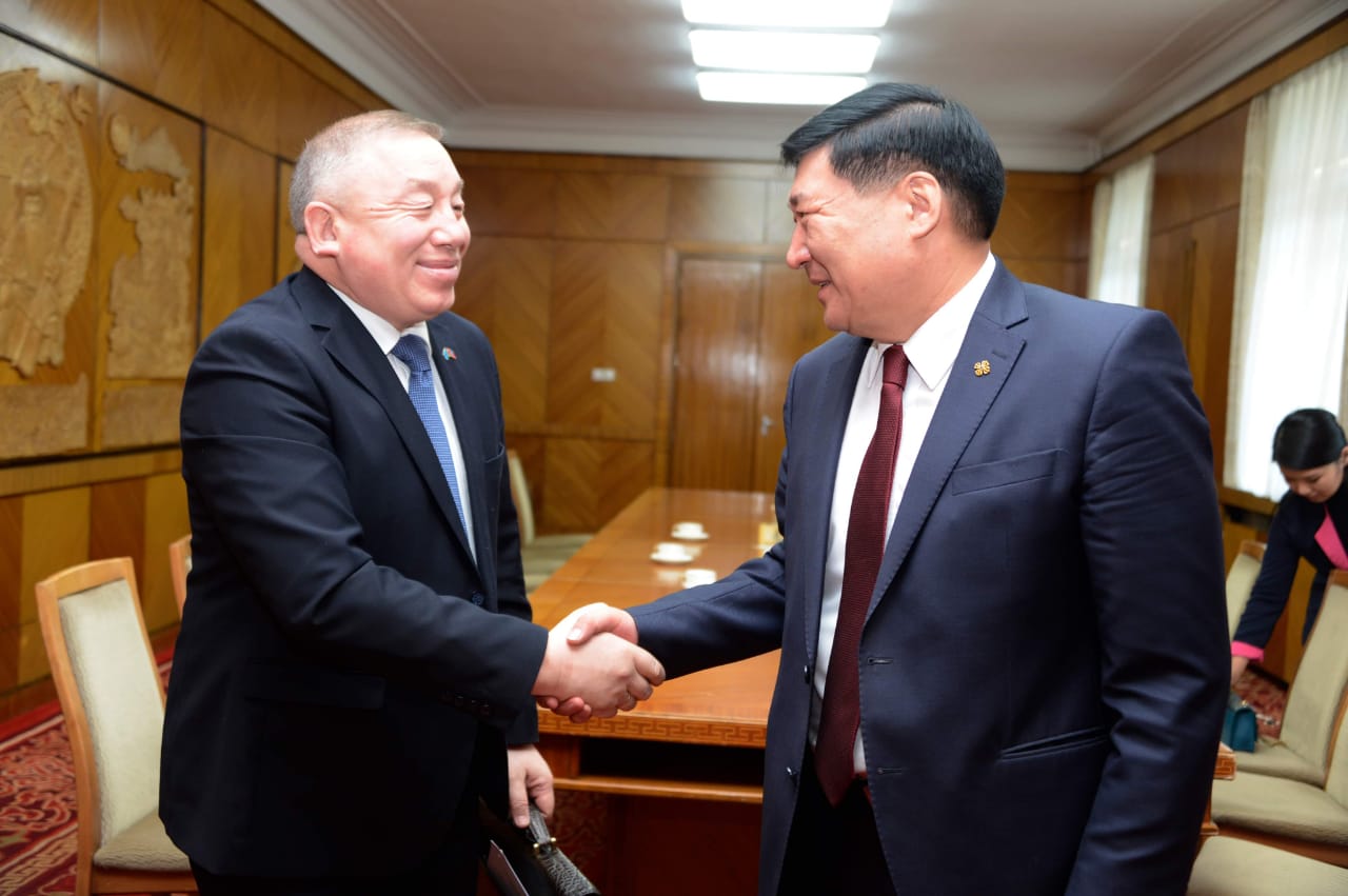 Ж.Әділбаев Содномын Чинзоригпен кездесті