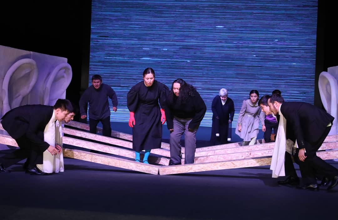 Орал театрында поляк драматургінің шығармасы сахналанды