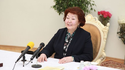 Сара Назарбаева «Бөбектің» түлектерімен кездесті