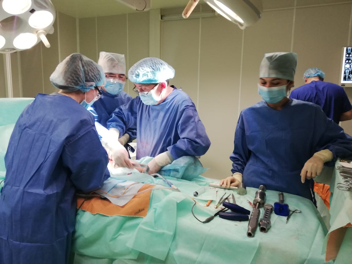 Сүйек обырына шалдыққан 40 шақты балаға күрделі ота жасалды