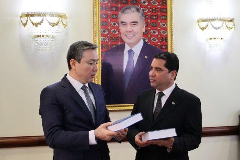 Қазақстан елшісі Түрікменстан министрлерімен кездесті