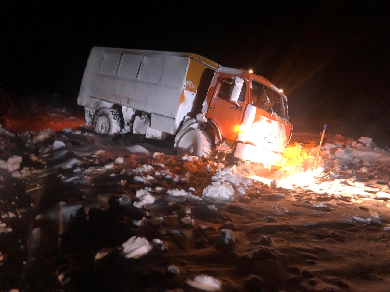 Әскери қызметшілер қар құрсауынан 12 адамды құтқарды