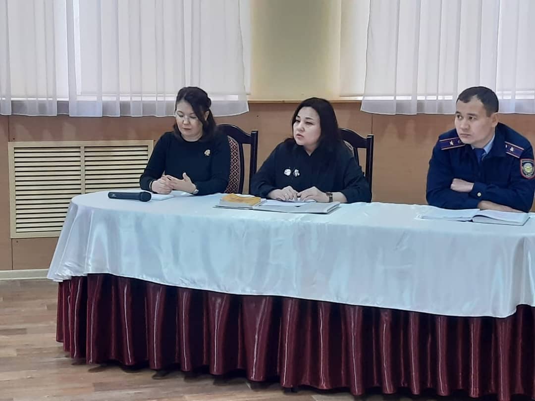 Полицейлер жасөспірімдер тәртібін назарда ұстап келеді