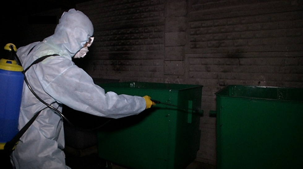 Алматыда қоқыс жәшіктері жаппай дезинфекциялануда