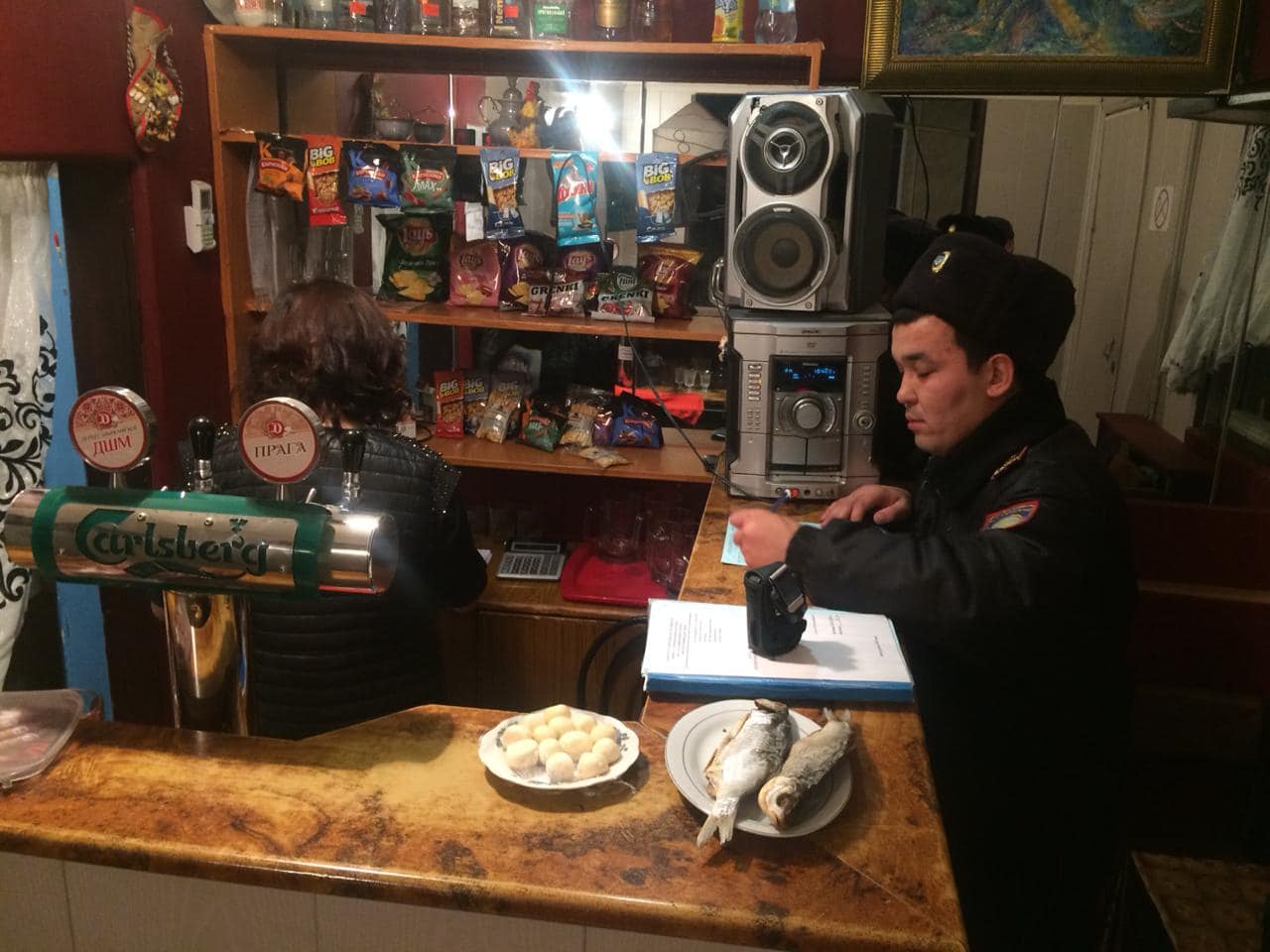 Ақтау: Төтенше жағдайға байланысты енгізілген тәртіпке бағынбаған кафе иесіне хаттама толтырылды