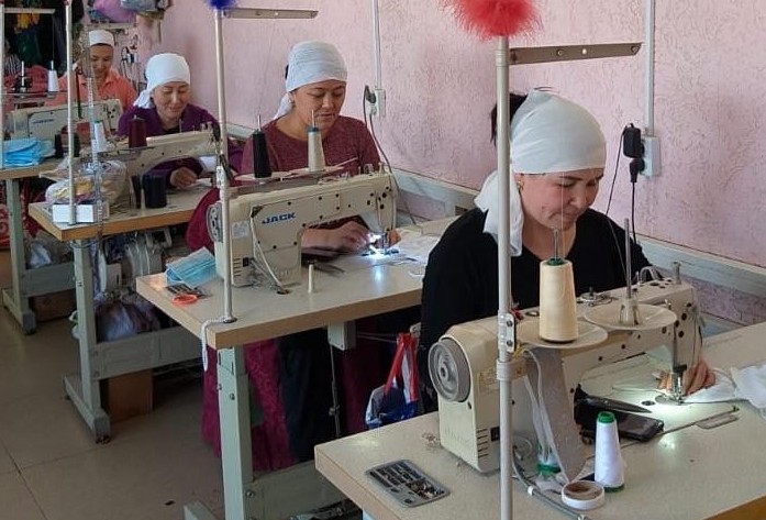 Жетісайда тігін цехтары күніне 3000 бетпердені сатылымға шығаруда