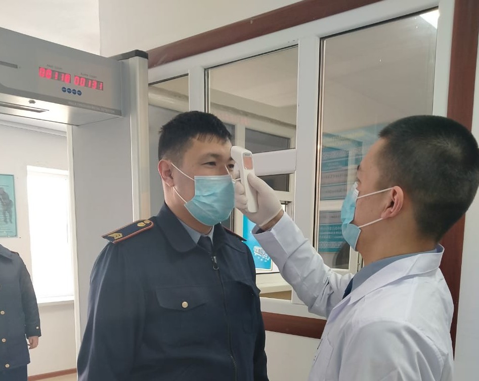 Кездесулерге тыйым салынып, жұмысқа шектеу қойылды