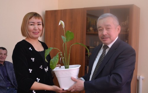 Әріптеске гүл сыйла!