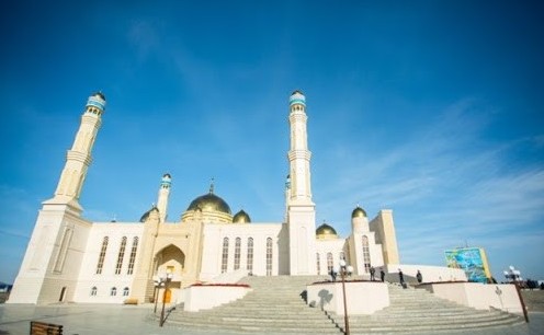 Көкшетаудағы мешіт маскаларды тегін таратуда