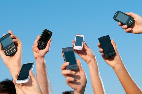 «Онлайнға шығу оңай емес»: Интернеті жоқ ауылдағы студенттер сабаққа қатыса алмай жүр