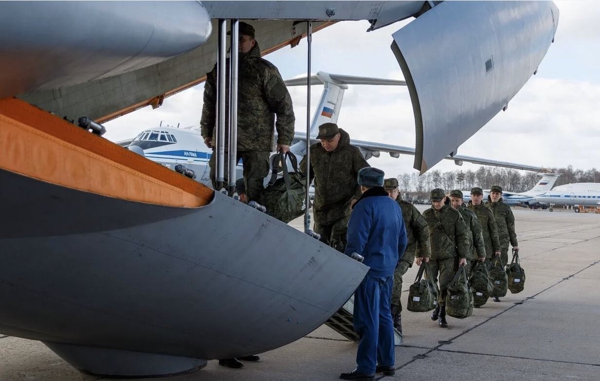 Ресей әскери мамандарын Италияға коронавируспен күреске аттандырды