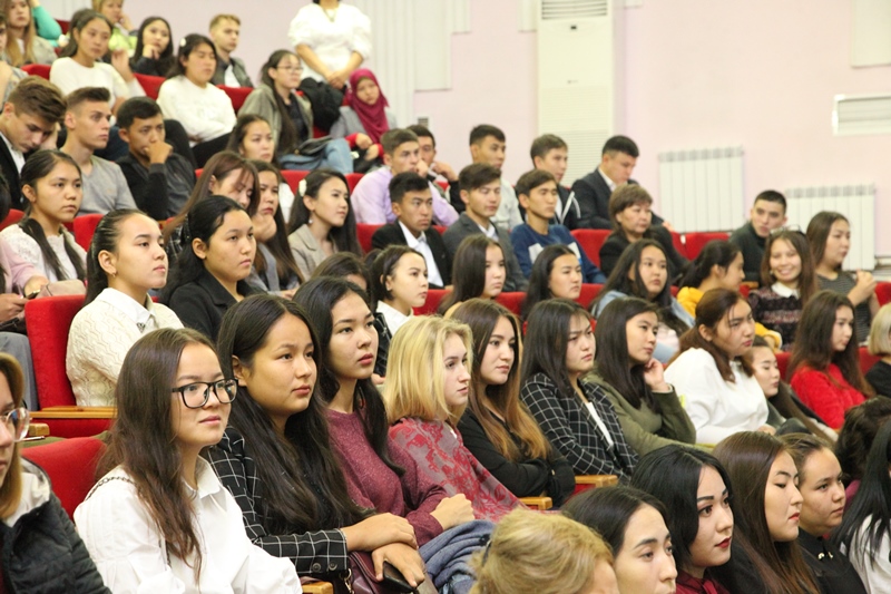 Еліміздегі студенттердің қашықтан білім алу жүйесіне көшкеніне бір апта болды