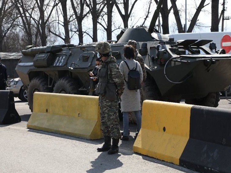Алматы: Қосымша шектеу шараларын енгізуге мәжбүр