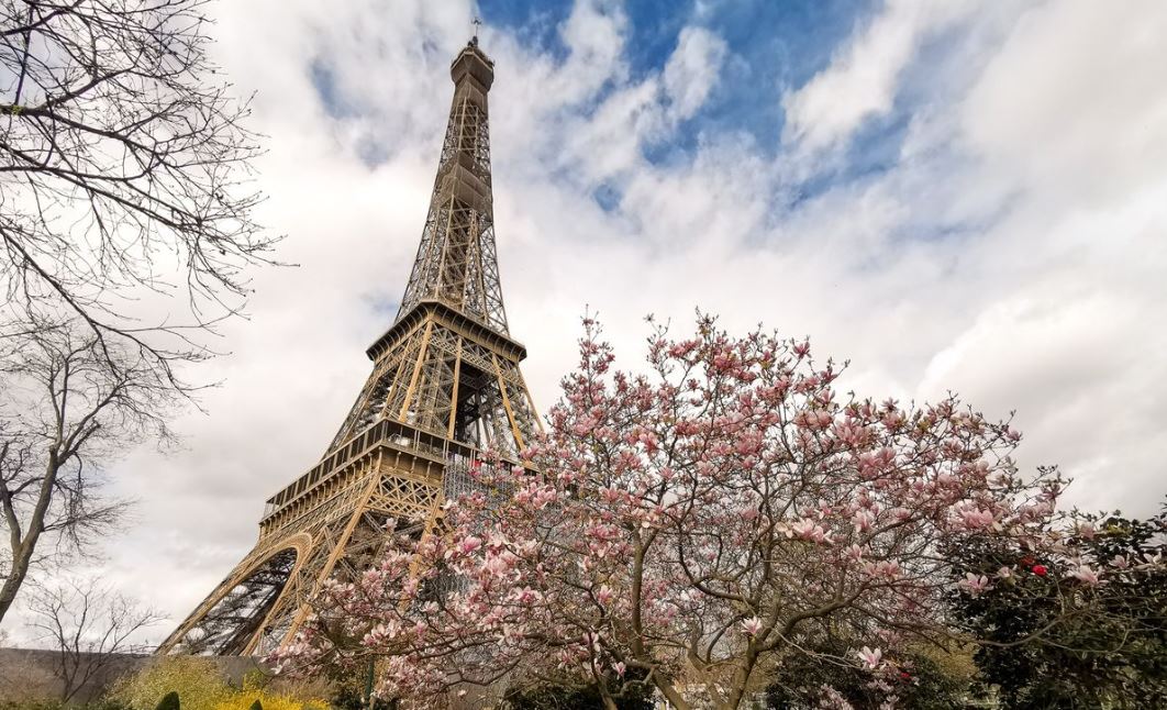 Франциядағы қазақстандықтар қиын жағдайда дипломаттардың қолдауын күнделікті сезуде