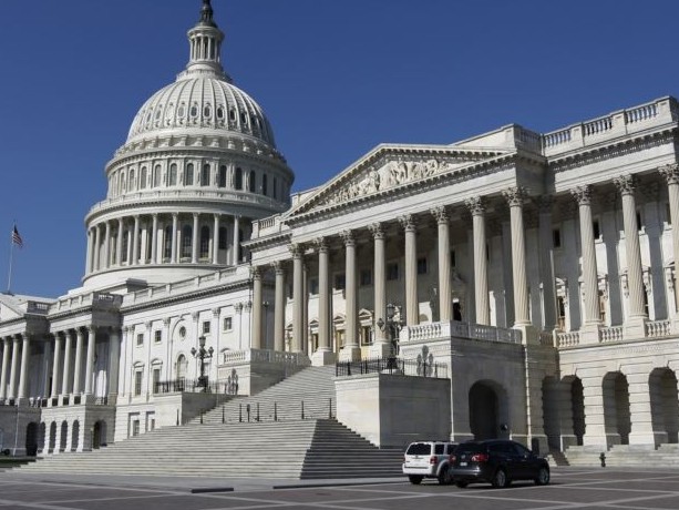 АҚШ коронавирус эпидемиясымен күреске 2 трлн АҚШ долларын бөлді