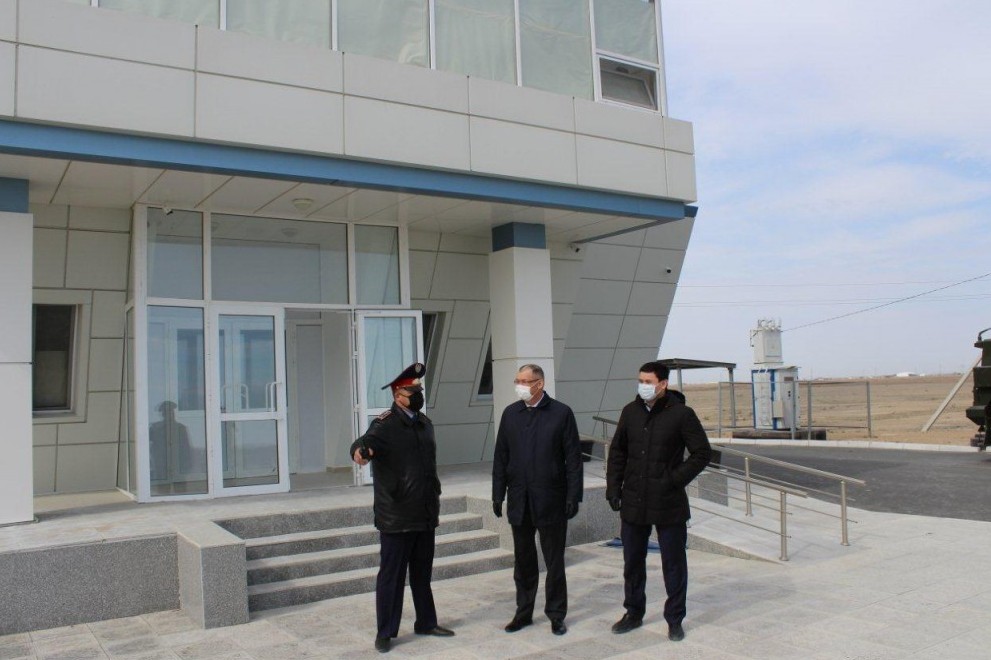 Атыраудағы блок-бекеттер жұмысына әскерилер тартылды