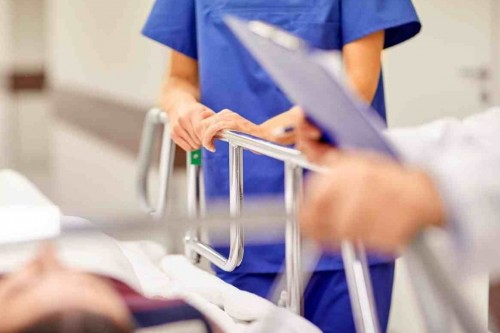 Алматыда коронавирустан жазылған бүлдіршін ауруханадан шықты