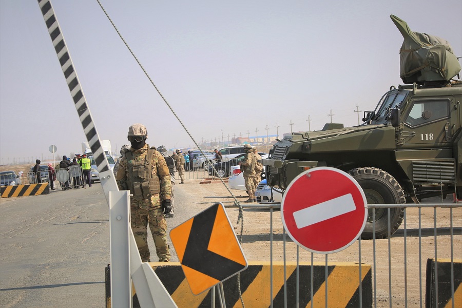 «Батыс» өңірлік қолбасшылығының әскери қызметшілері блок-посттарды күшейтуге шықты