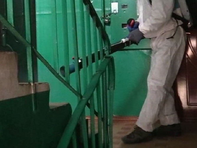 Маңғыстау: коронавирус жұқтырған азаматтың пәтерінің кіреберісі карантинге жабылды