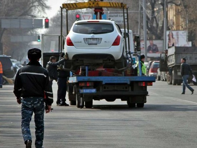 Алматы: 14 жүргізушінің көлігі айып тұрағына қойылды