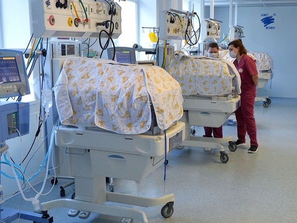 Түркістан: Бес жасар балдырған вирусты анасынан жұқтырған 