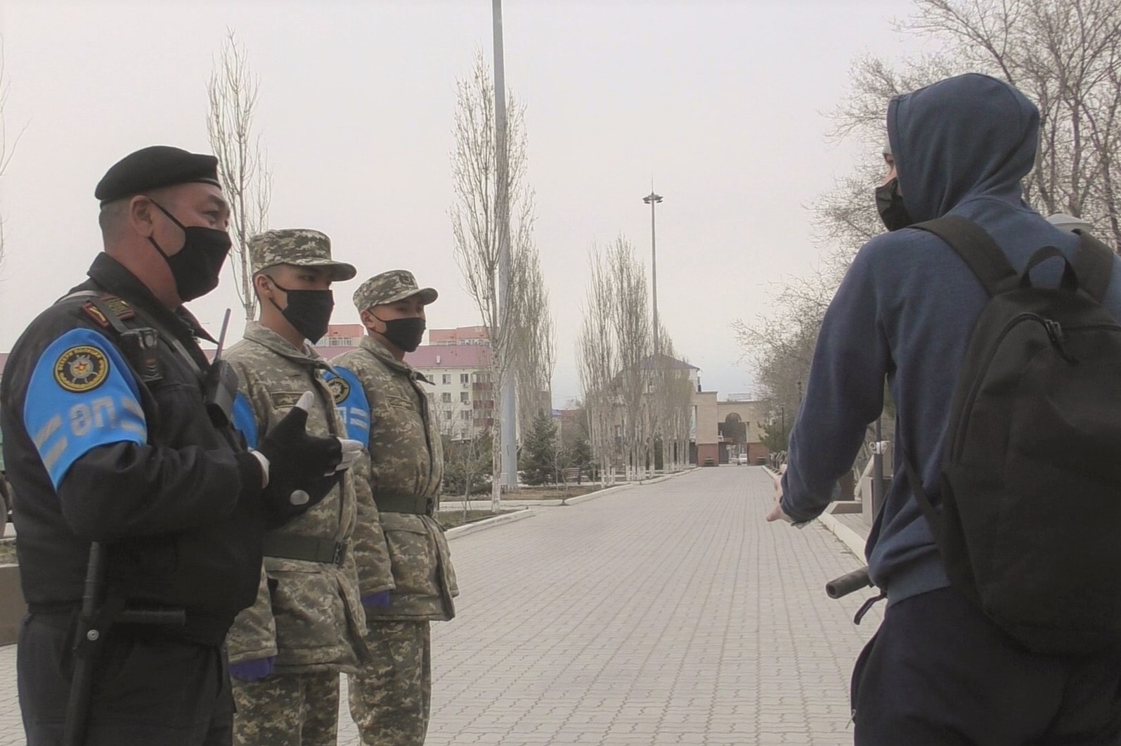 Әскерилер мен әскери полициясы қаланы бірлесіп күзетуді бастады