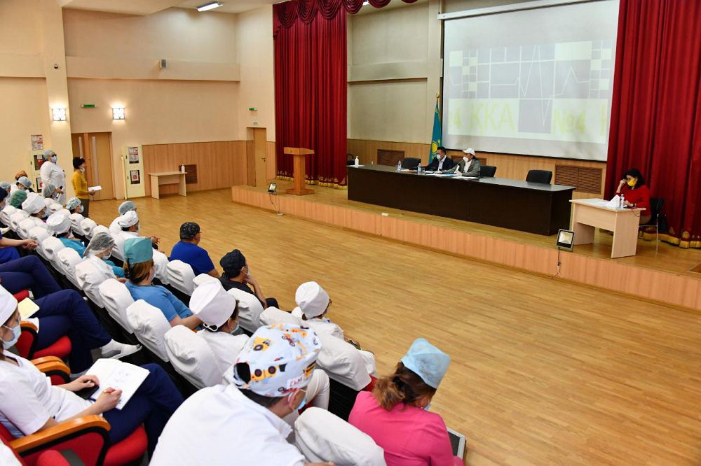 Алматы билігі №4 аурухана ұжымының мұң-мұқтажын талқылады