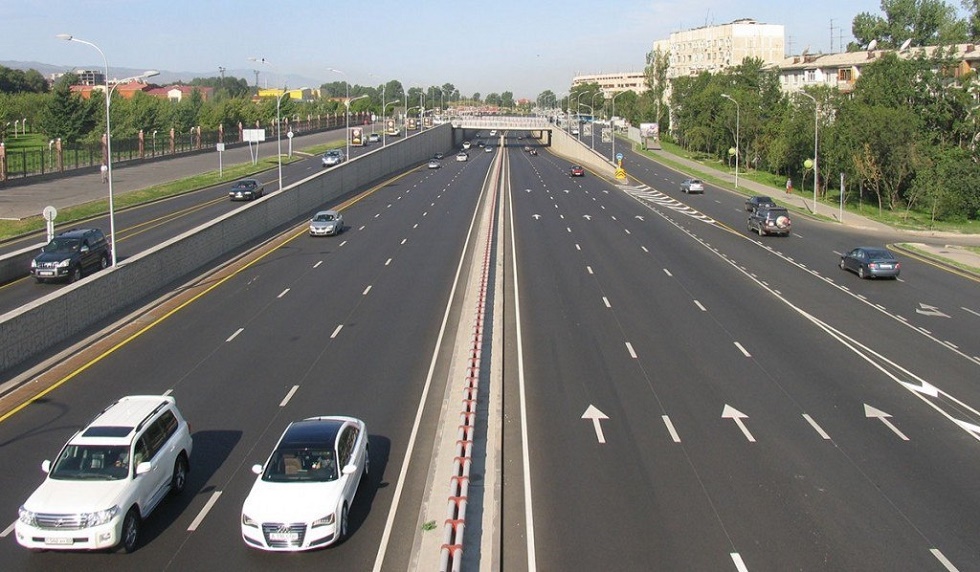 Алматы: Жолаушылар ағыны мен көлік саны азайды