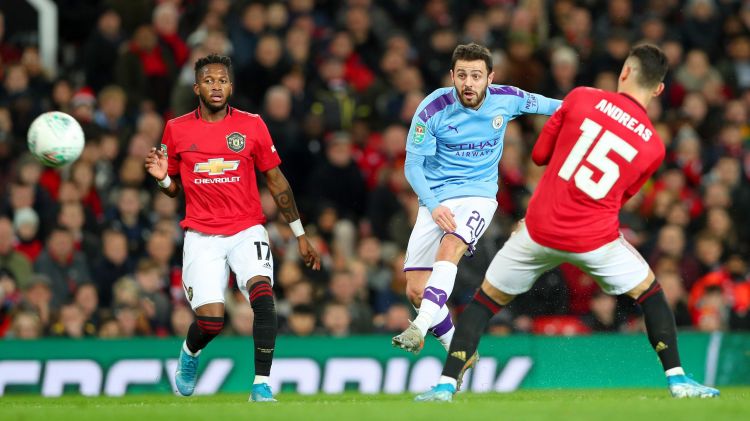 Англияның футбол клубтары шығынға белшеден батуда