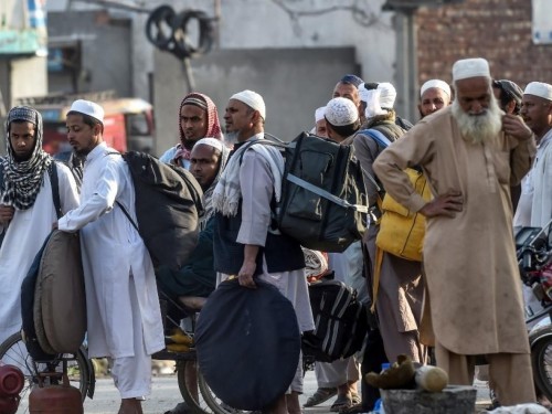 COVID-19: Пәкістан 100 мың діндарды іздестіруде 