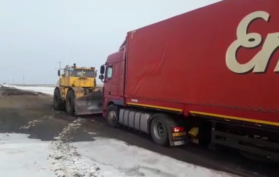 Солтүстік Қазақстандық сақшылар жүк көліктерін құтқарды
