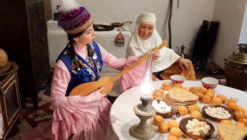 Ақмоланың халқы арқа-жарқа