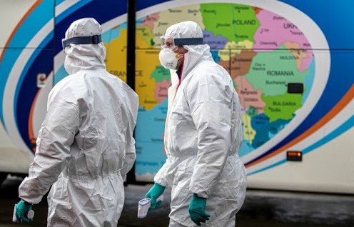 Қытайлық дәрігер пандемияның шарықтау шегі туралы атап өтті