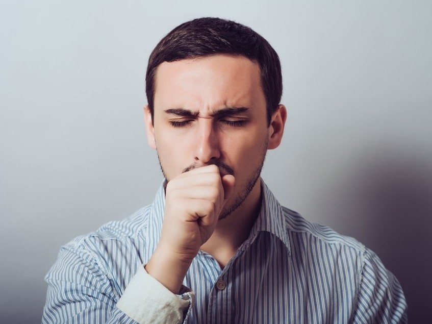 Дәрігерлер коронавирус жөтелін қалыптыдан қалай ажыратуға болатынын айтты