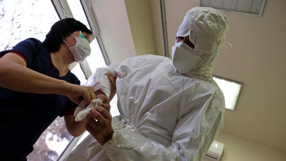 Дауаны кімнен күтеміз? (Алматыда бір тәулікте 147 медицина қызметкері індет жұқтырды)