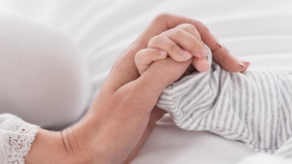 Алматыда індет жұқтырған жүкті әйел балпанақтай ұл тапты