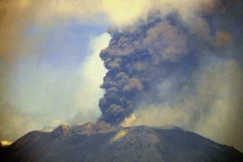 Италияда алып жанартау оянды