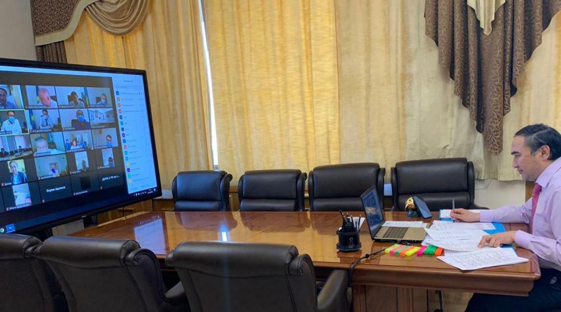 Алматы әкімінің орынбасары бас дәрігерлердің есебін тыңдады