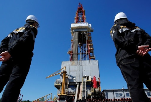 Атырау: Теңіз кенішінен 3 мыңға жуық адам шығарылды