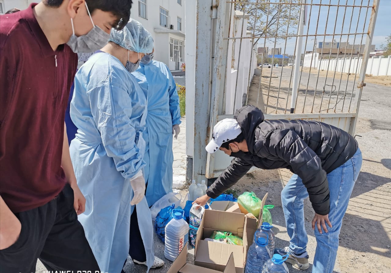 Маңғыстауда кәсіпкерлер дәрігерлерге ұлттық тағам жеткізді