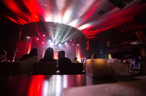 Алматыдағы түнгі клуб карантин тәртібіне пысқырмаған ба?