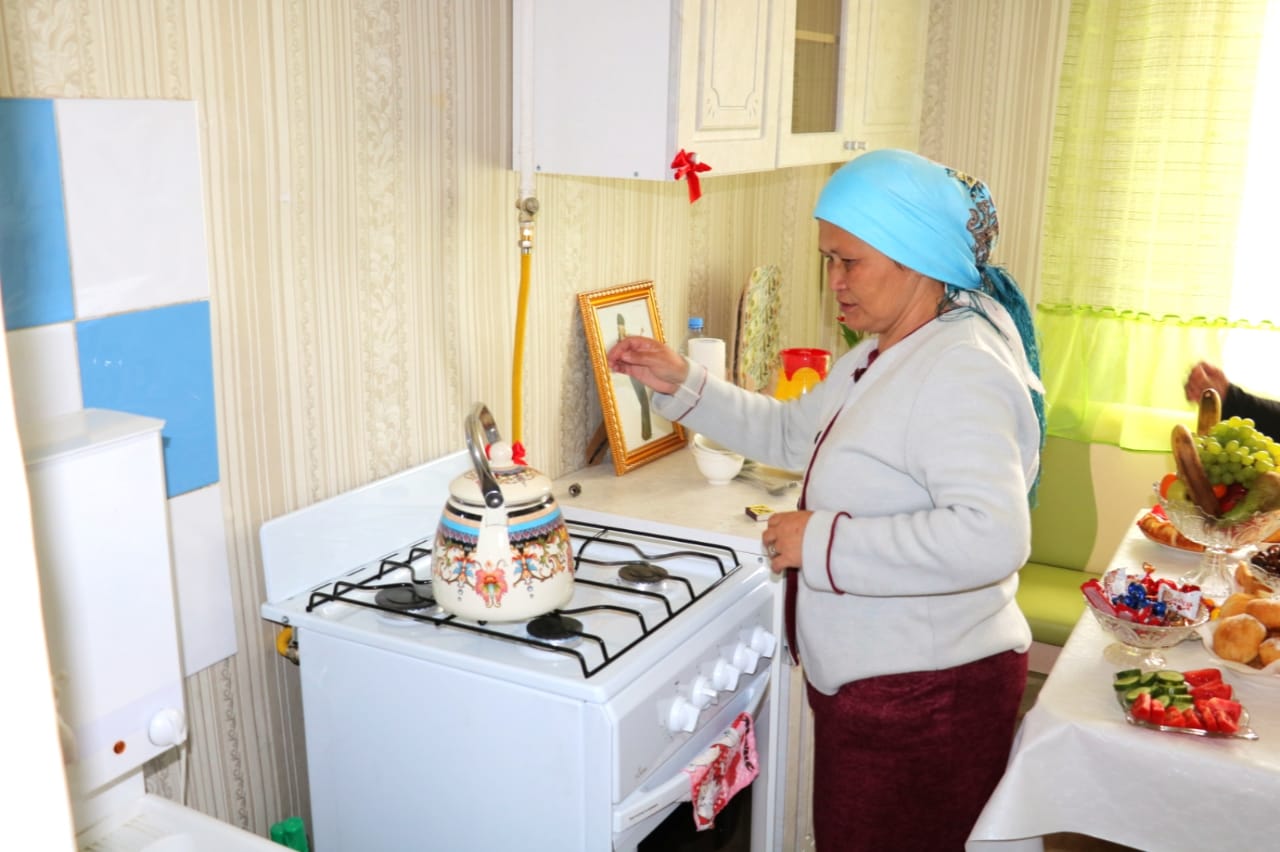 Ауылдағы «Асар» жалғызбасты анаға баспана сыйлады