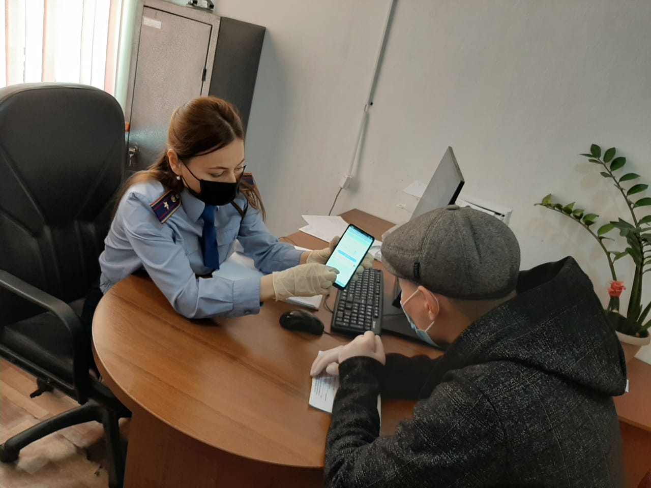 Пробация қызметкері әлеуметтік төлем алуға көмектесті