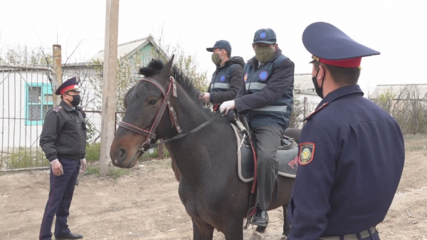 Атырау: Саяжайды атты жасақ бақылайды