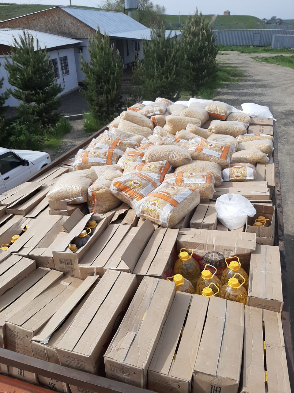 Алматылық кәсіпкер ауылындағы 500 отбасына бес айға жететін азық-түлік апарды