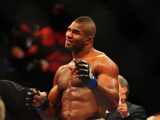 UFC мамырдағы жарыстарда кімдердің жекпе-жекке шығатынын жария етті