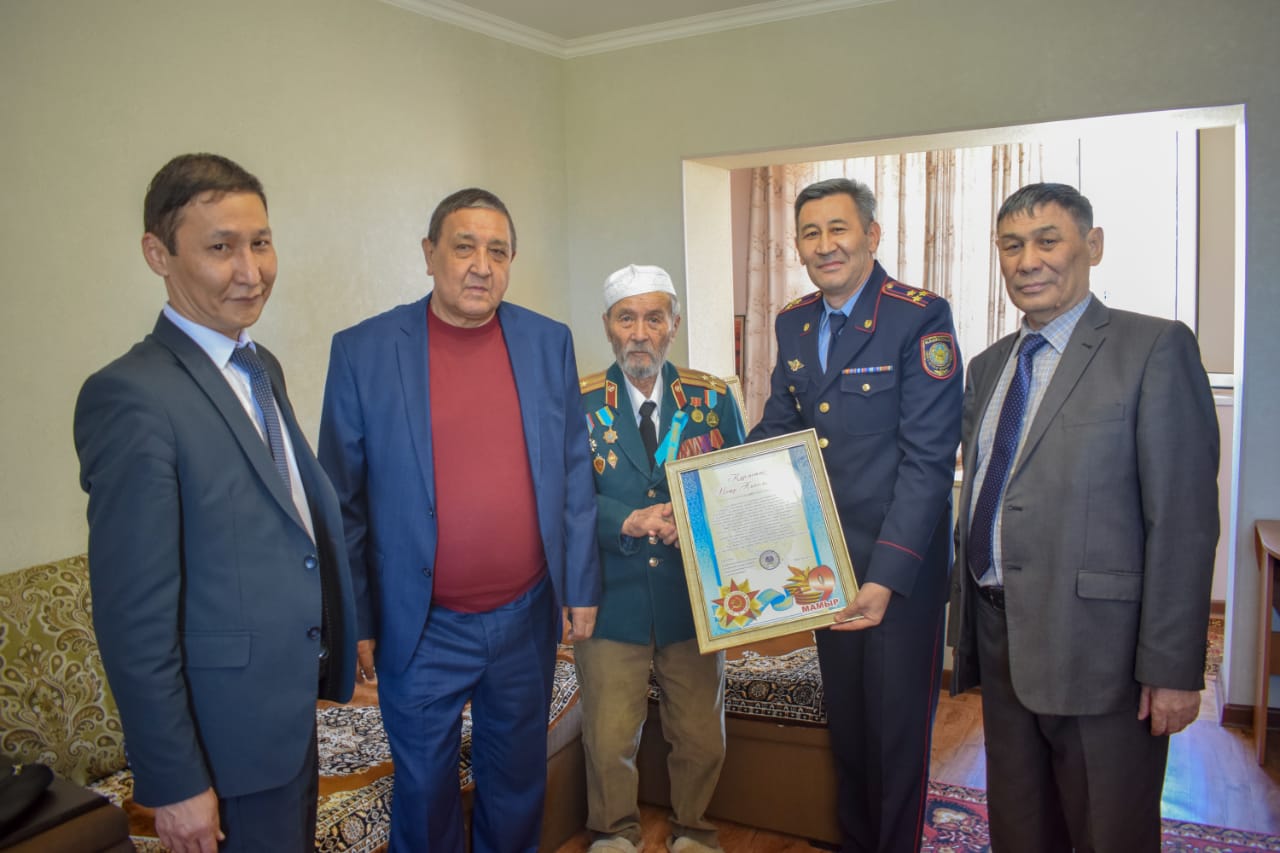 ҚАЖ қызметкерлері 91 жастағы ардагерді мерекесімен құттықтады